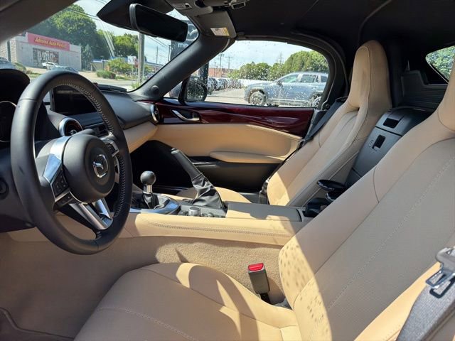 Used 2025 MAZDA MX-5 Miata RWD image 17