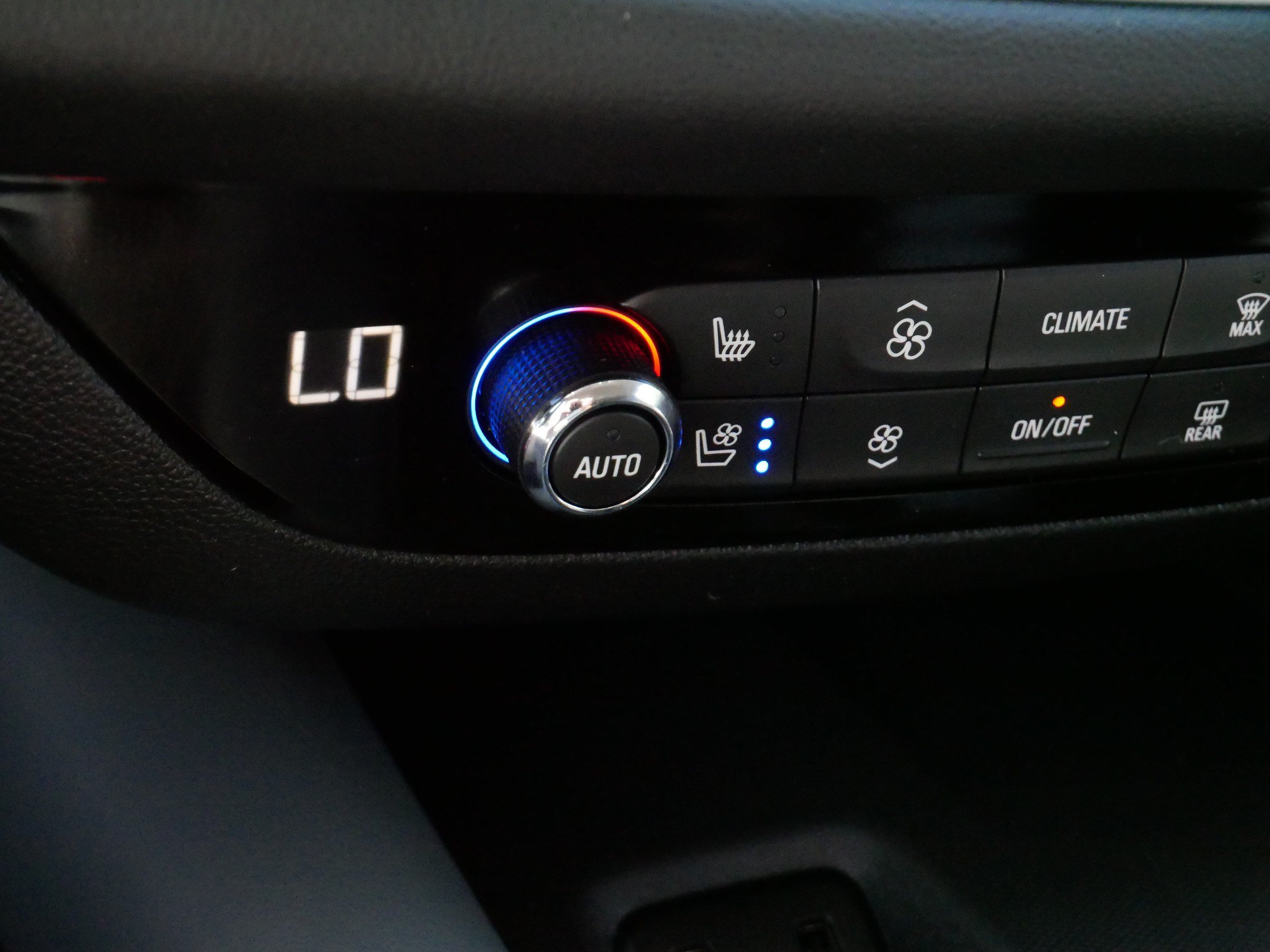 Used 2019 Buick Enclave Premium AWD/4WD image 30