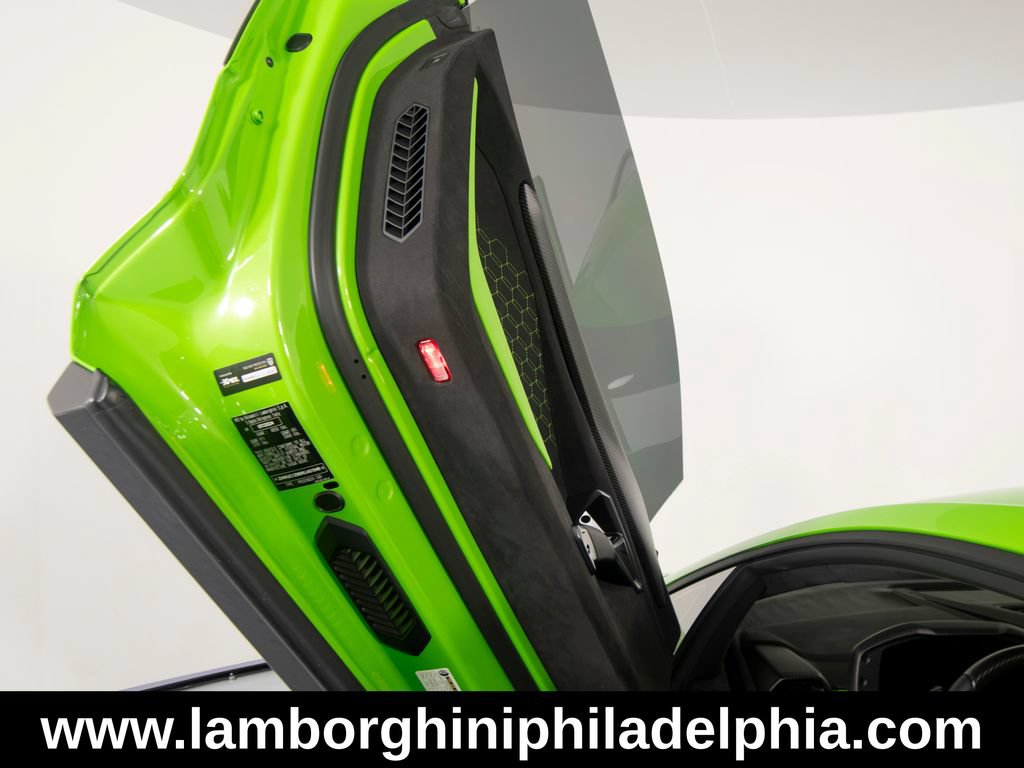 Used 2024 Lamborghini Revuelto AWD/4WD image 10