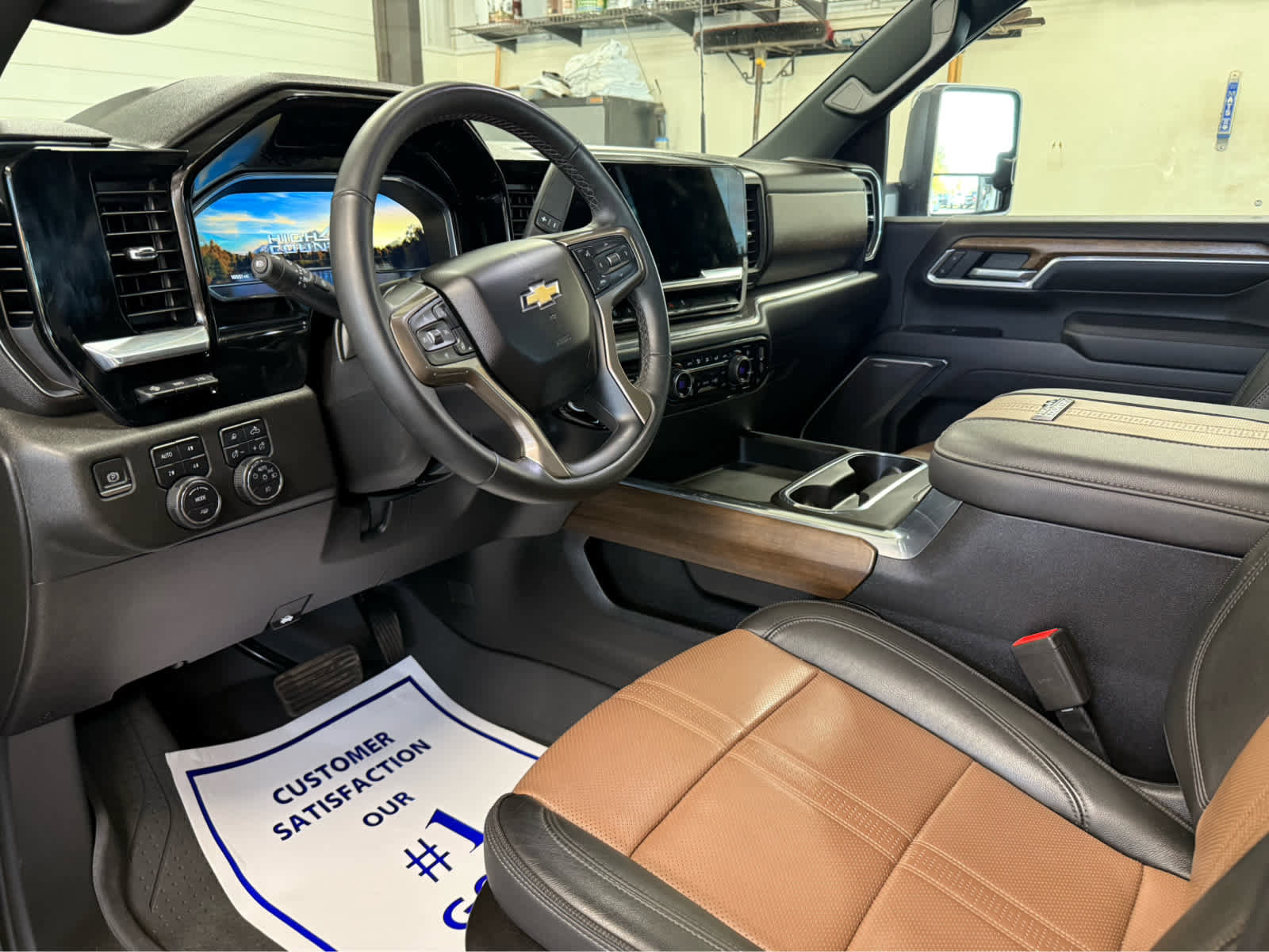 Used 2024 Chevrolet Silverado 2500 High Country image 9
