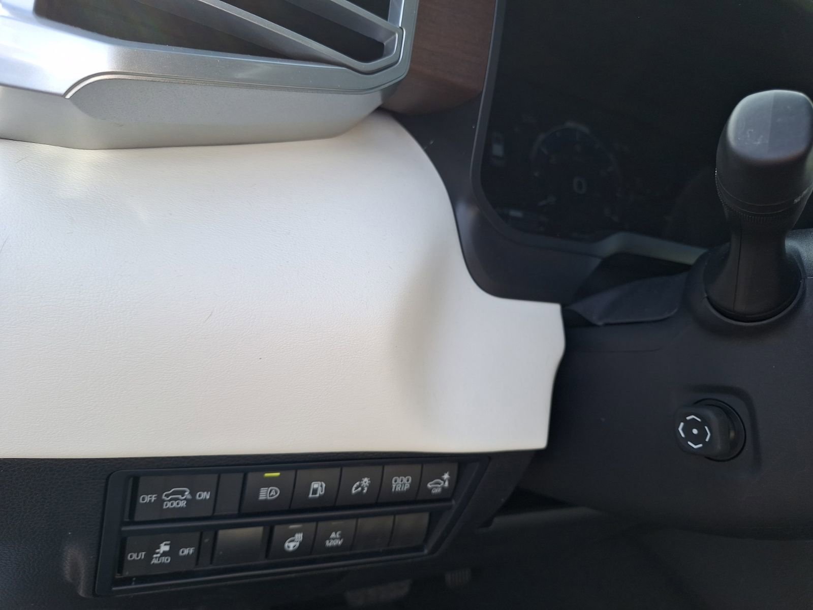 Used 2024 Toyota Sequoia Capstone image 18