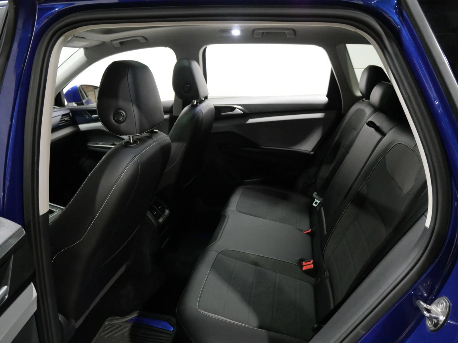 Used 2023 Volkswagen Taos SE FWD image 12