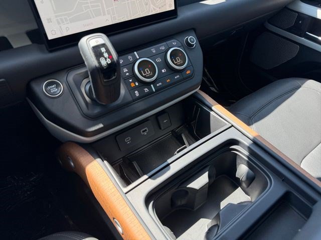 Used 2023 Land Rover Defender 130 SE AWD/4WD image 24