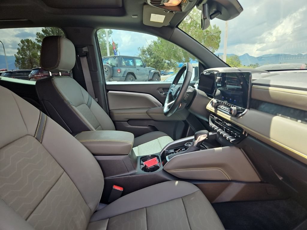 Used 2025 Chevrolet Colorado ZR2 w/ Technology Package AWD/4WD image 20