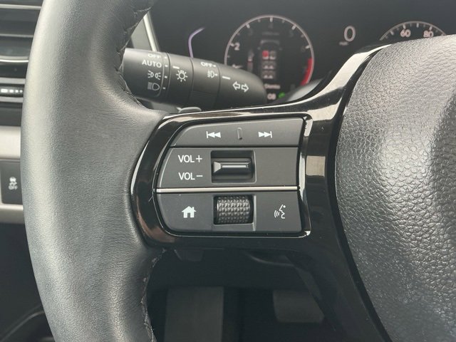 Used 2025 Honda Pilot Touring image 13