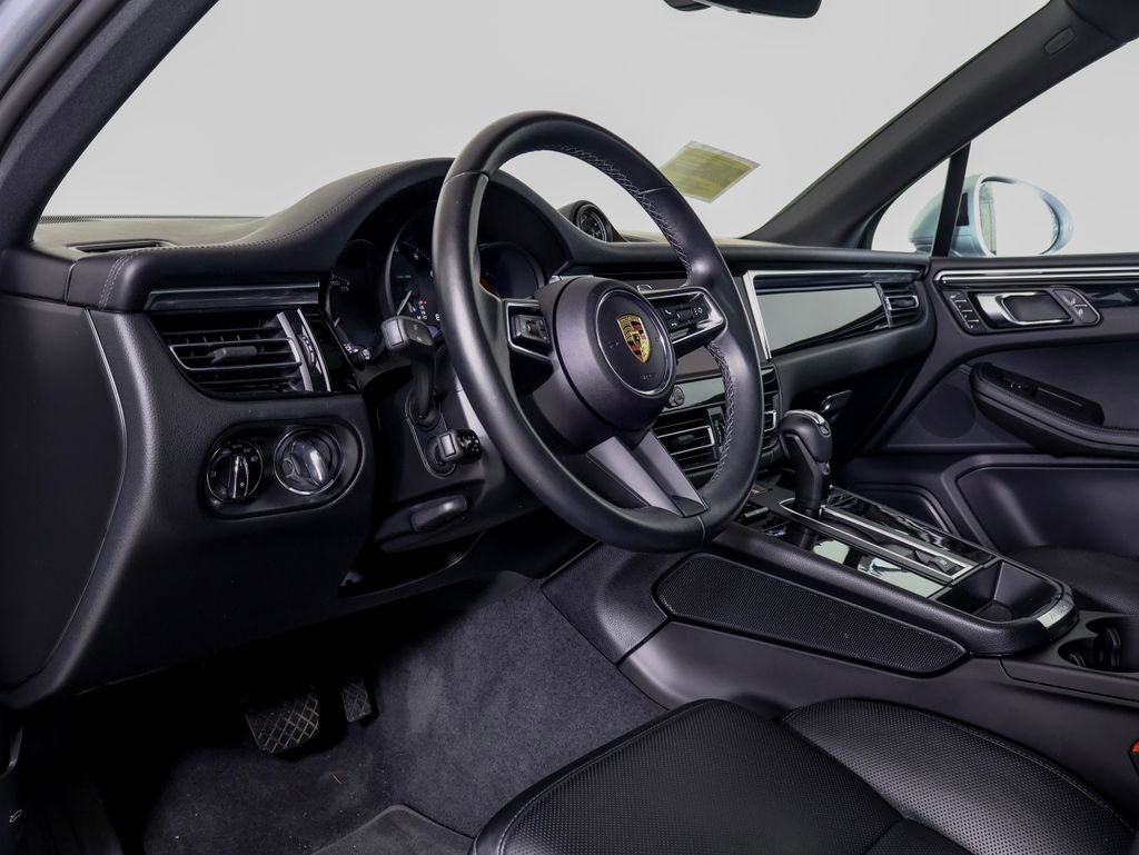 Certified 2024 Porsche Macan w/ Premium Plus Package image 4