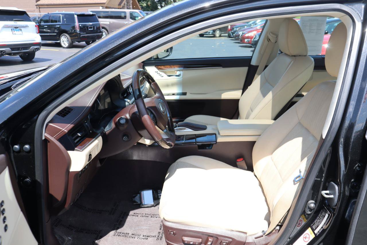 Used 2016 Lexus ES 350 w/ Ultra Luxury Package FWD image 17