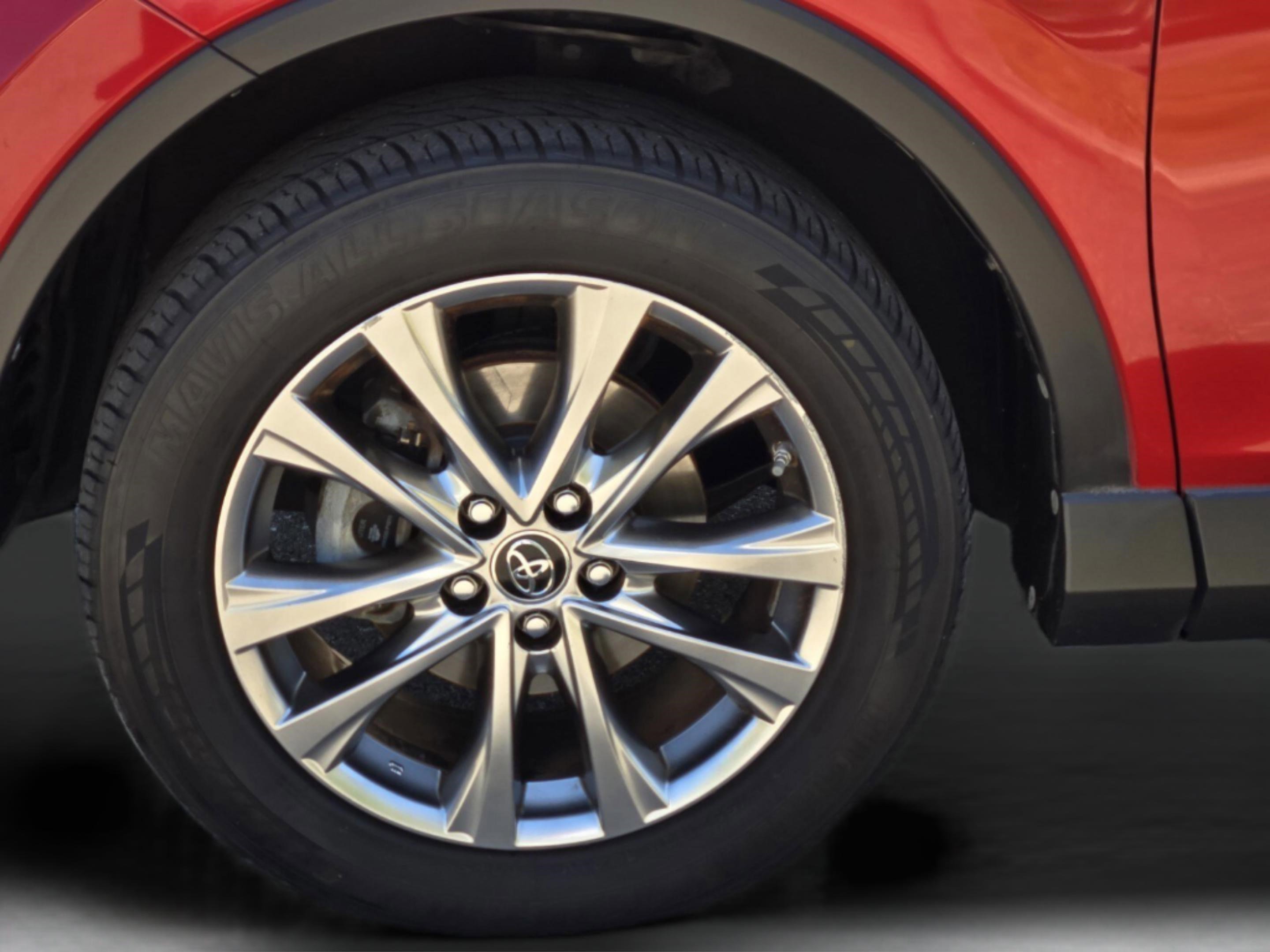 Used 2016 Toyota RAV4 Limited image 15