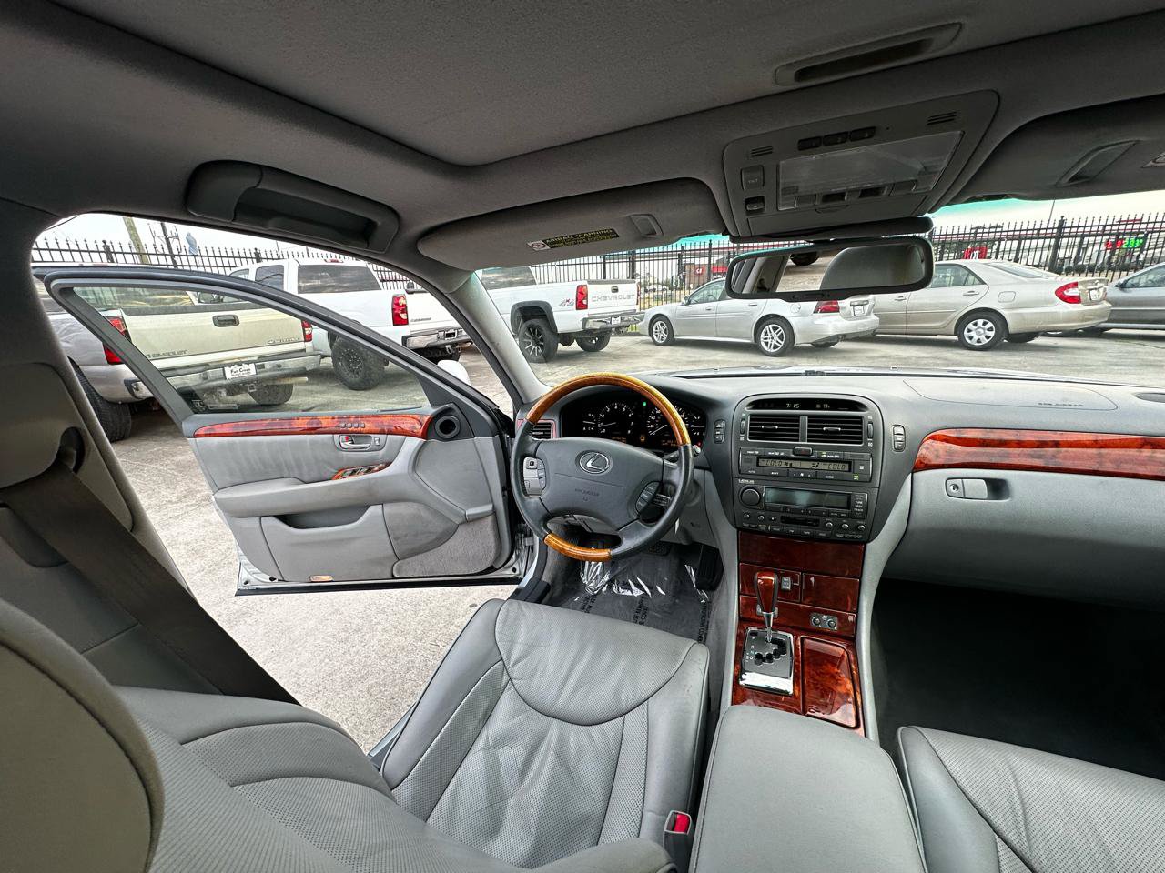 Used 2004 Lexus LS 430 w/ Premium Pkg RWD image 39