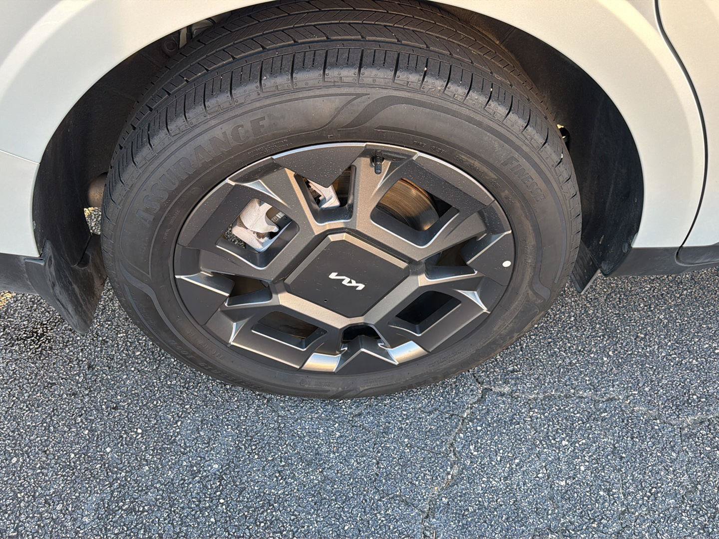 Used 2025 Kia Carnival SX FWD image 37