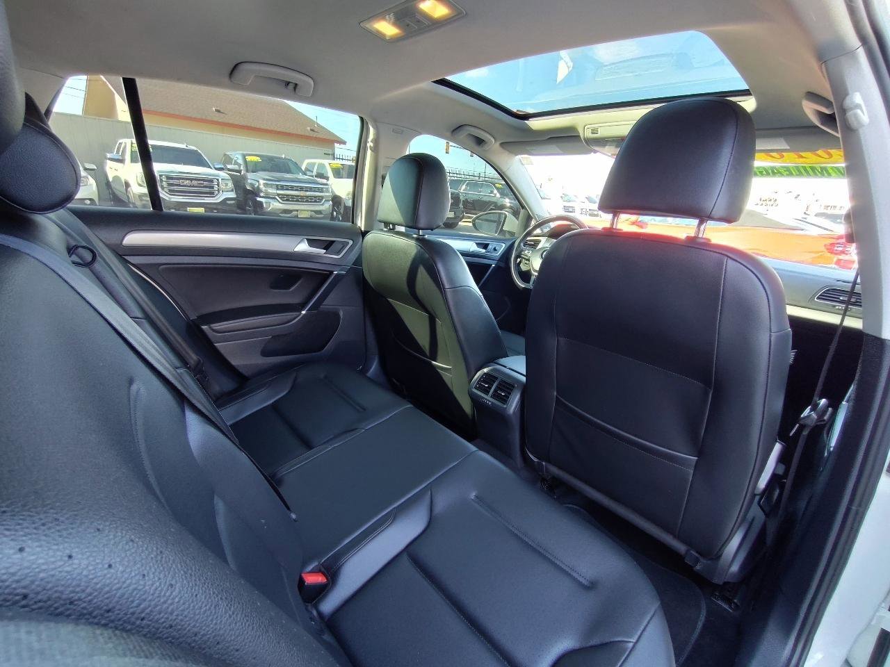 Used 2016 Volkswagen Golf SE image 45