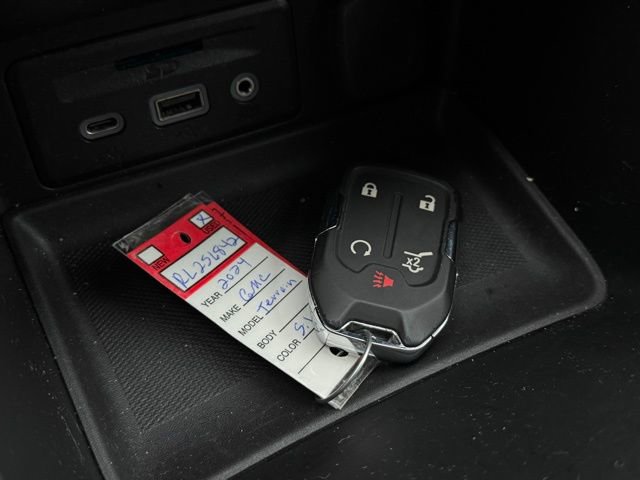 Used 2024 GMC Terrain SLT image 36