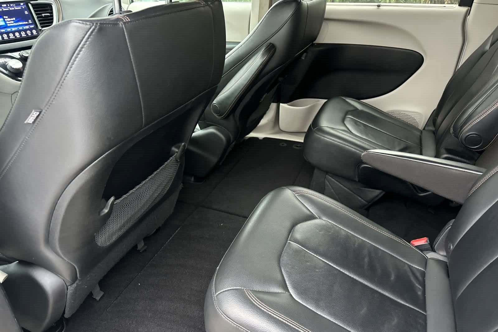 Used 2017 Chrysler Pacifica Touring-L image 4