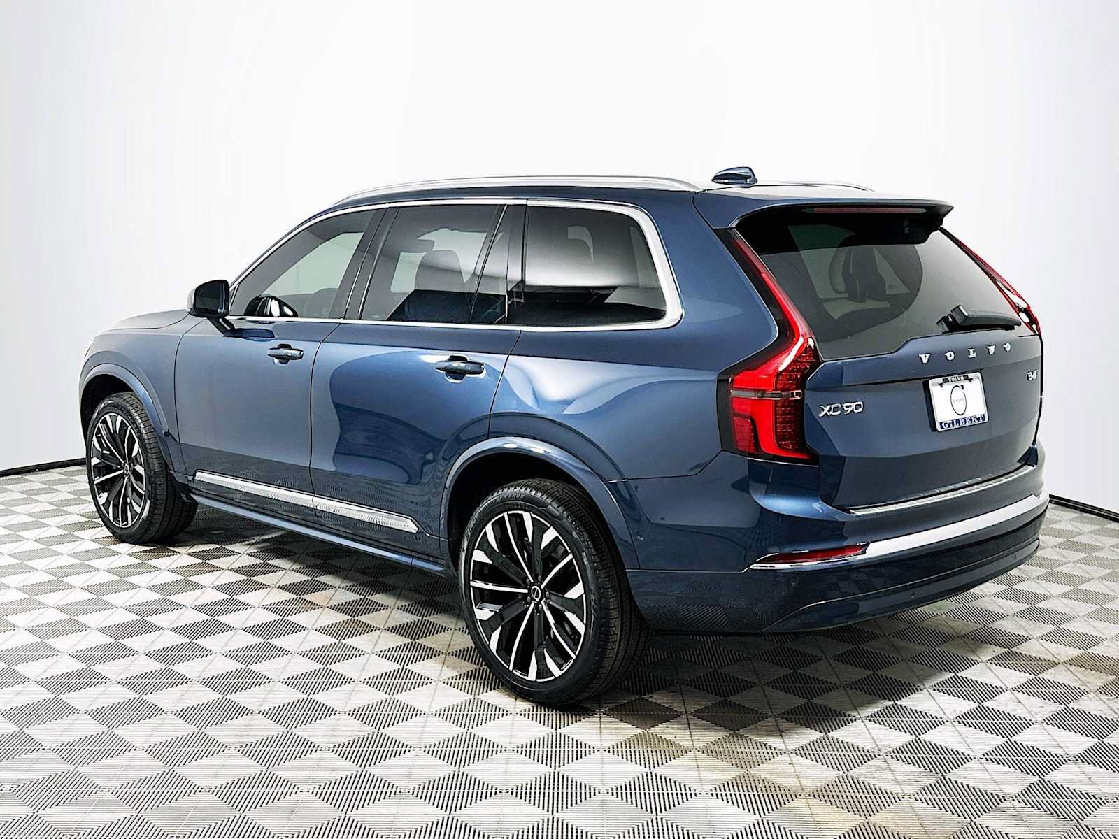 New 2026 Volvo XC90 B6 Plus w/ Protection Package Premier AWD/4WD image 5