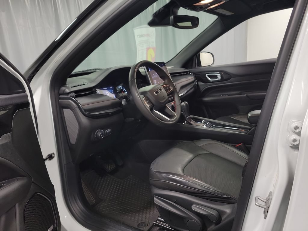 Used 2023 Jeep Compass Trailhawk w/ Sun and Sound Group AWD/4WD image 12
