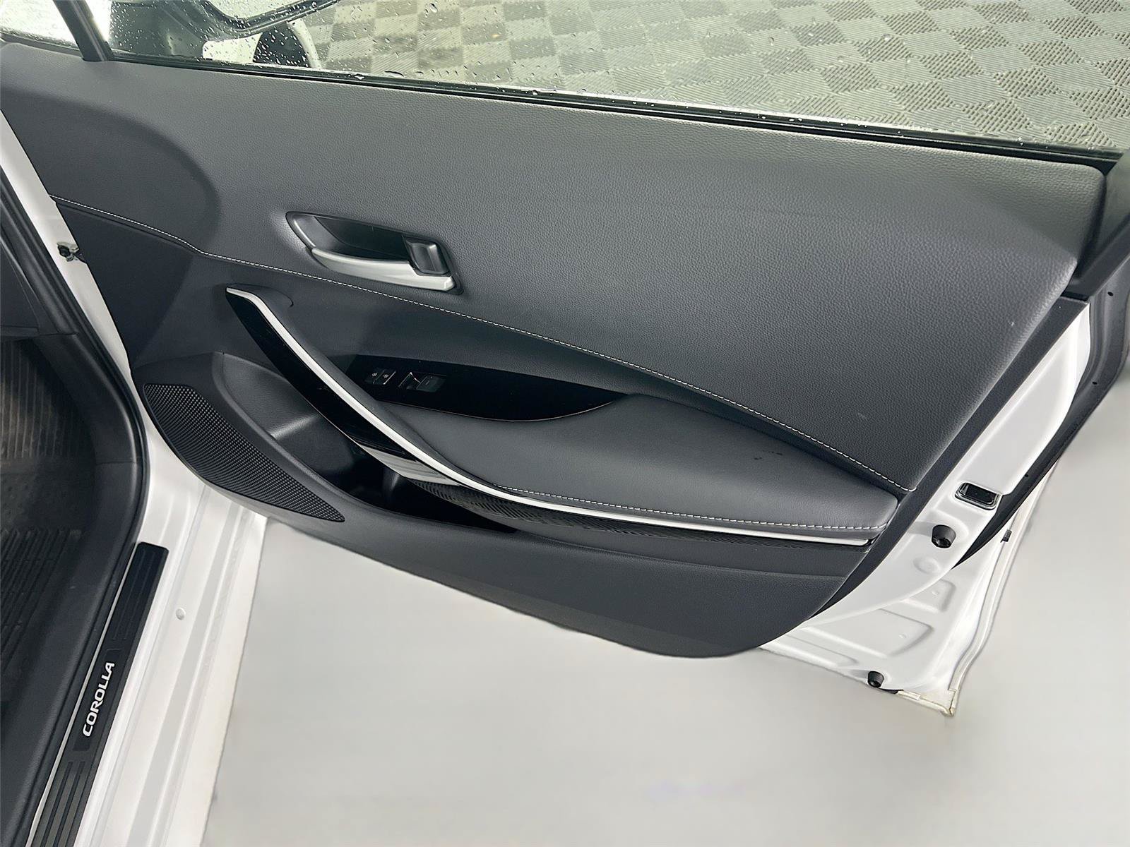 Used 2025 Toyota Corolla XSE FWD image 28