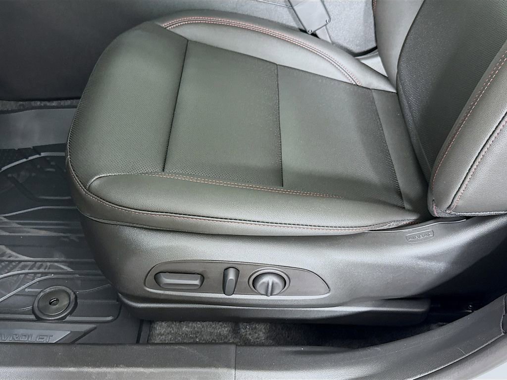 New 2026 Chevrolet Trax RS w/ Sunroof Package FWD image 18