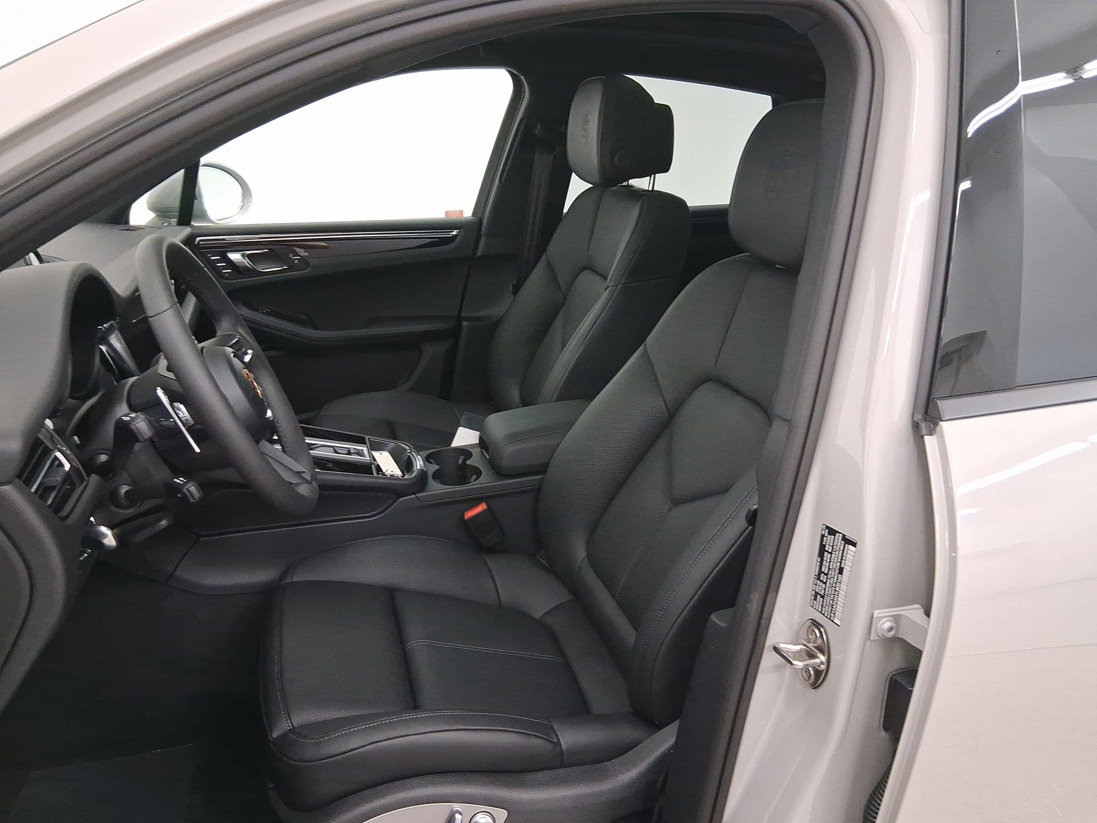 Used 2026 Porsche Macan image 5