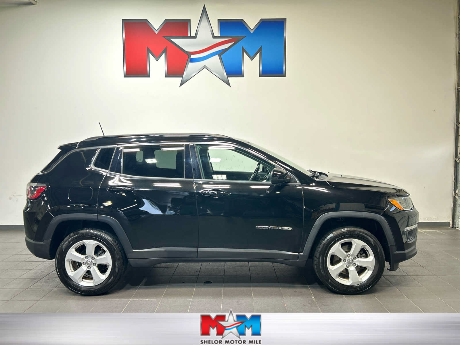 Used 2018 Jeep Compass Latitude w/ Popular Equipment Group AWD/4WD image 1