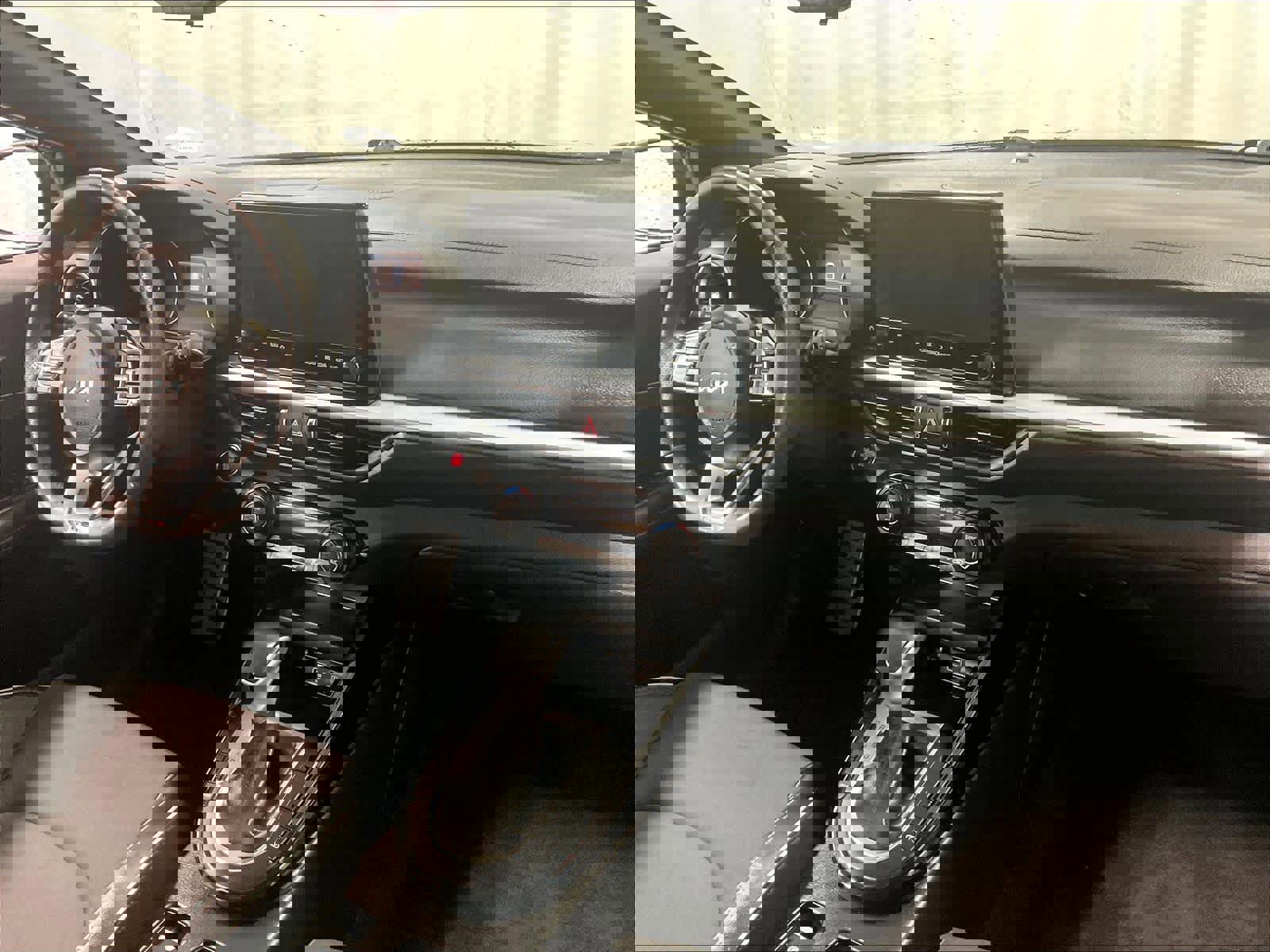 Used 2023 Kia Forte GT-Line w/ GT-Line Technology Package image 14