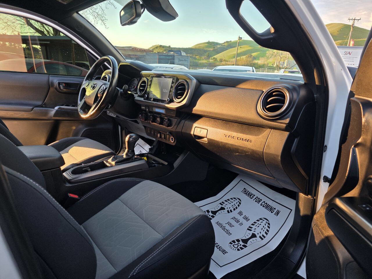 Used 2021 Toyota Tacoma TRD Sport w/ Technology Package image 16