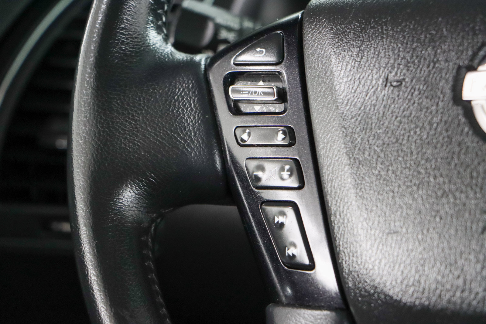 Used 2022 Nissan Armada SV w/ SV Appearance Package RWD image 14