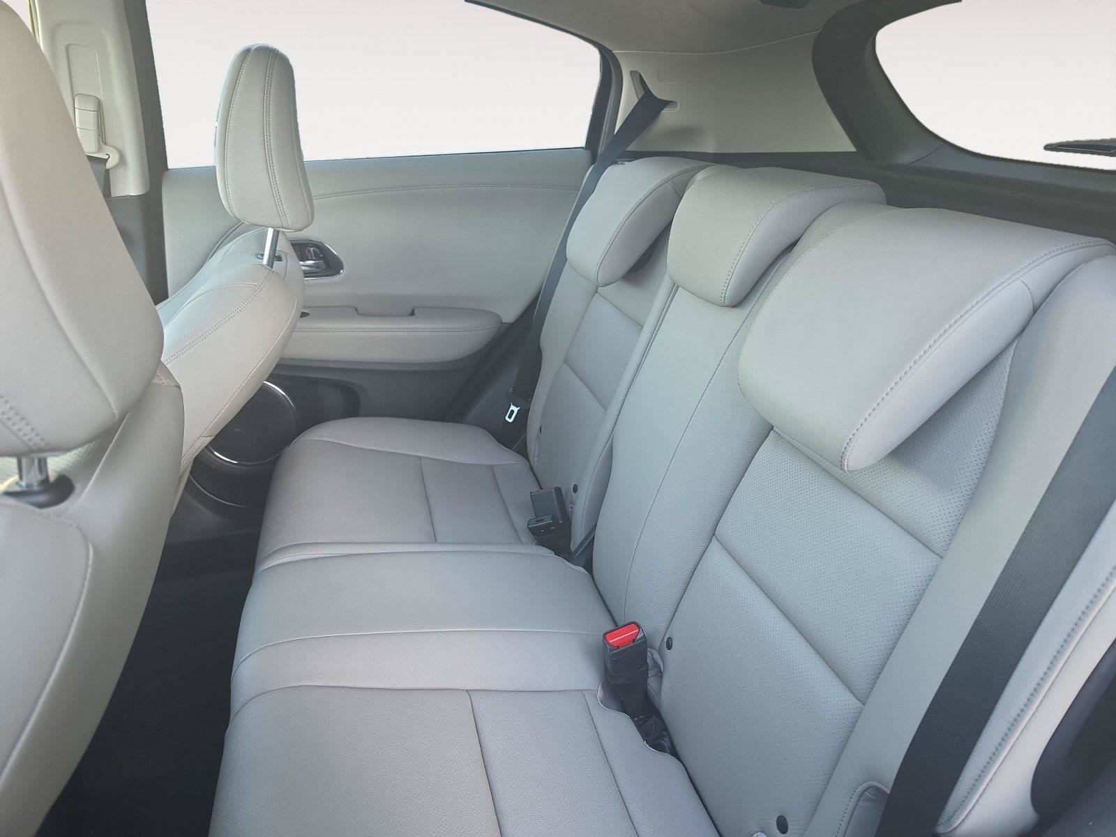 Used 2019 Honda HR-V Touring image 11