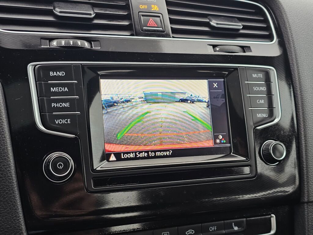 Used 2015 Volkswagen Golf image 23