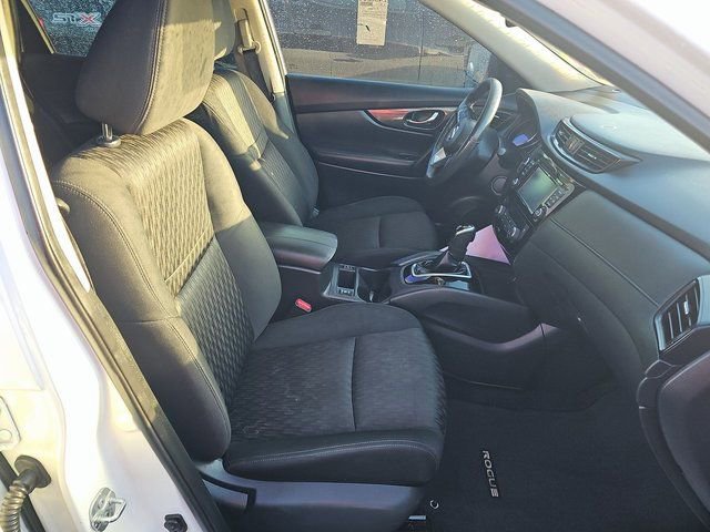 Used 2017 Nissan Rogue SV w/ SV Premium Package image 9