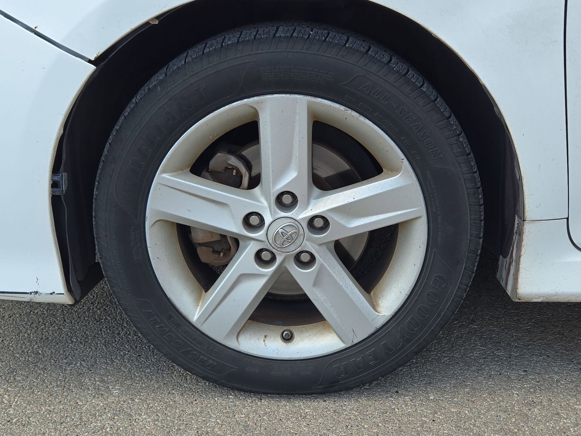 Used 2012 Toyota Camry SE FWD image 11