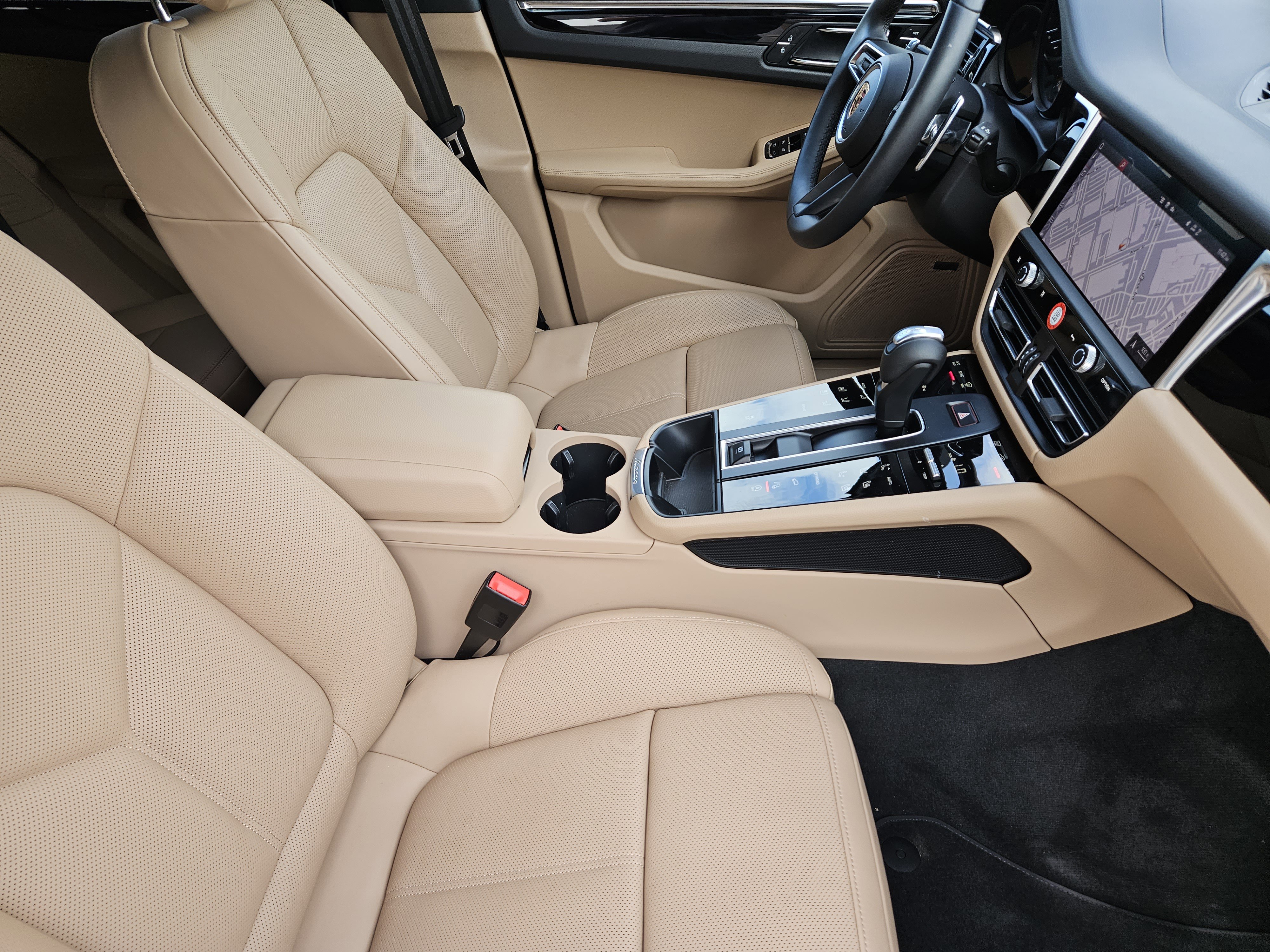 Certified 2026 Porsche Macan image 15