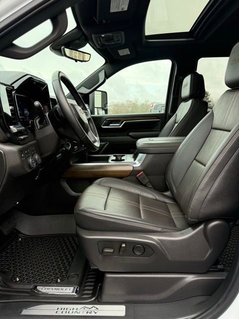 Used 2025 Chevrolet Silverado 2500 High Country w/ Technology Package image 13