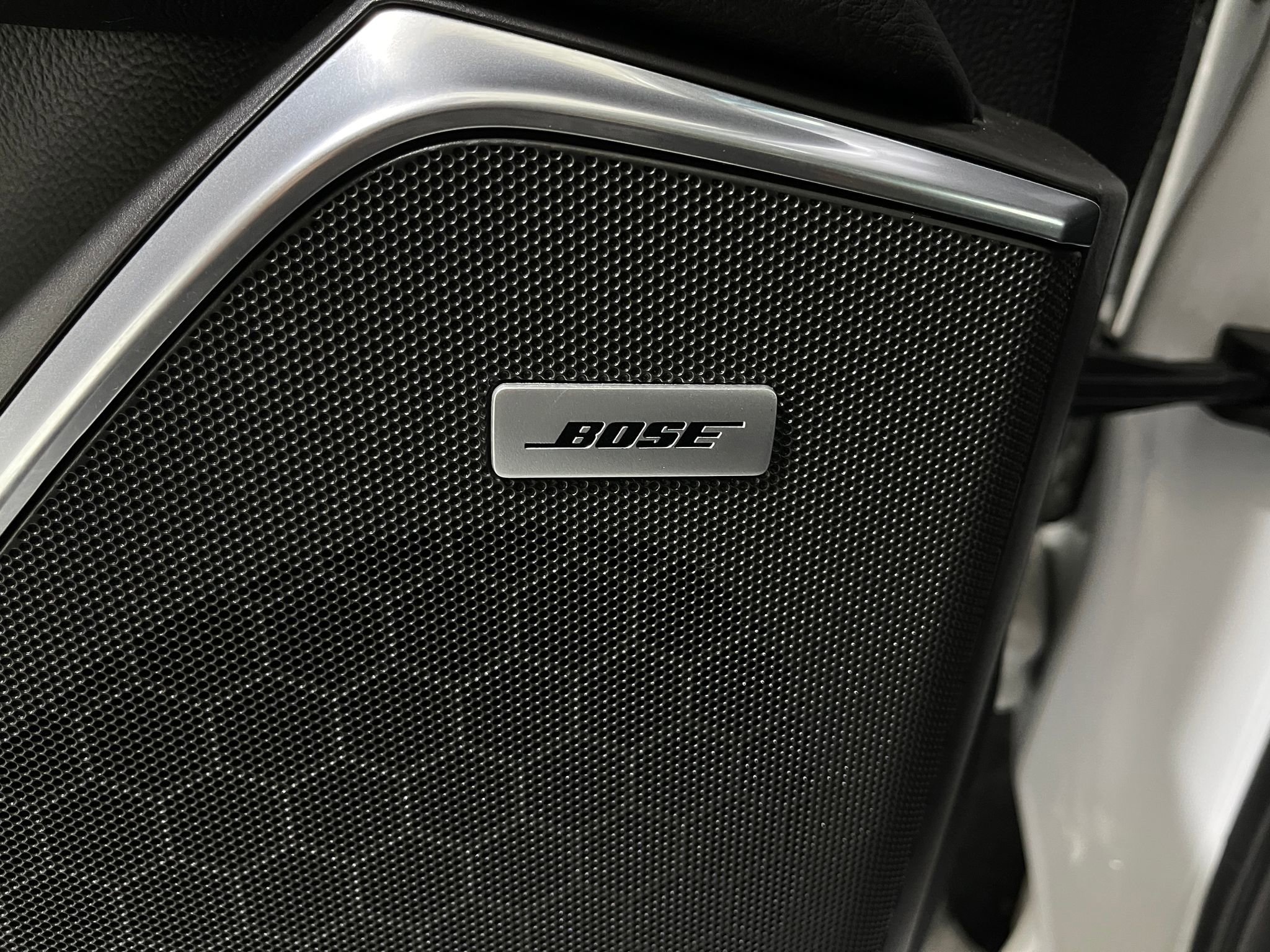 Used 2018 Cadillac Escalade Luxury w/ LPO, Radiant Package image 23