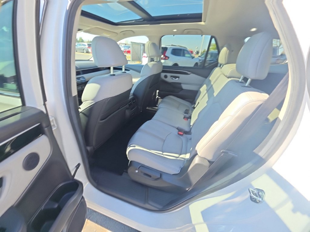 Certified 2025 Honda Pilot Touring image 27