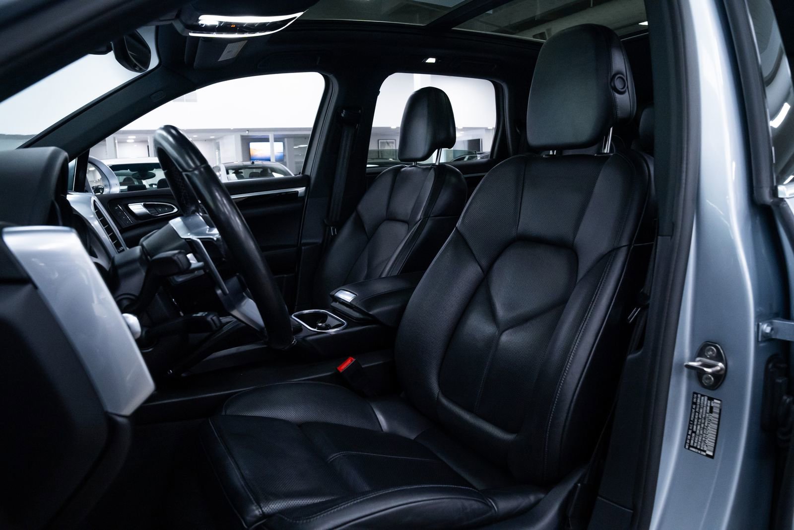 Used 2016 Porsche Cayenne AWD/4WD image 18