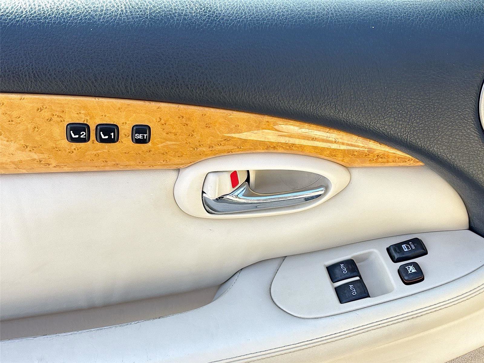 Used 2005 Lexus SC 430 Convertible image 18