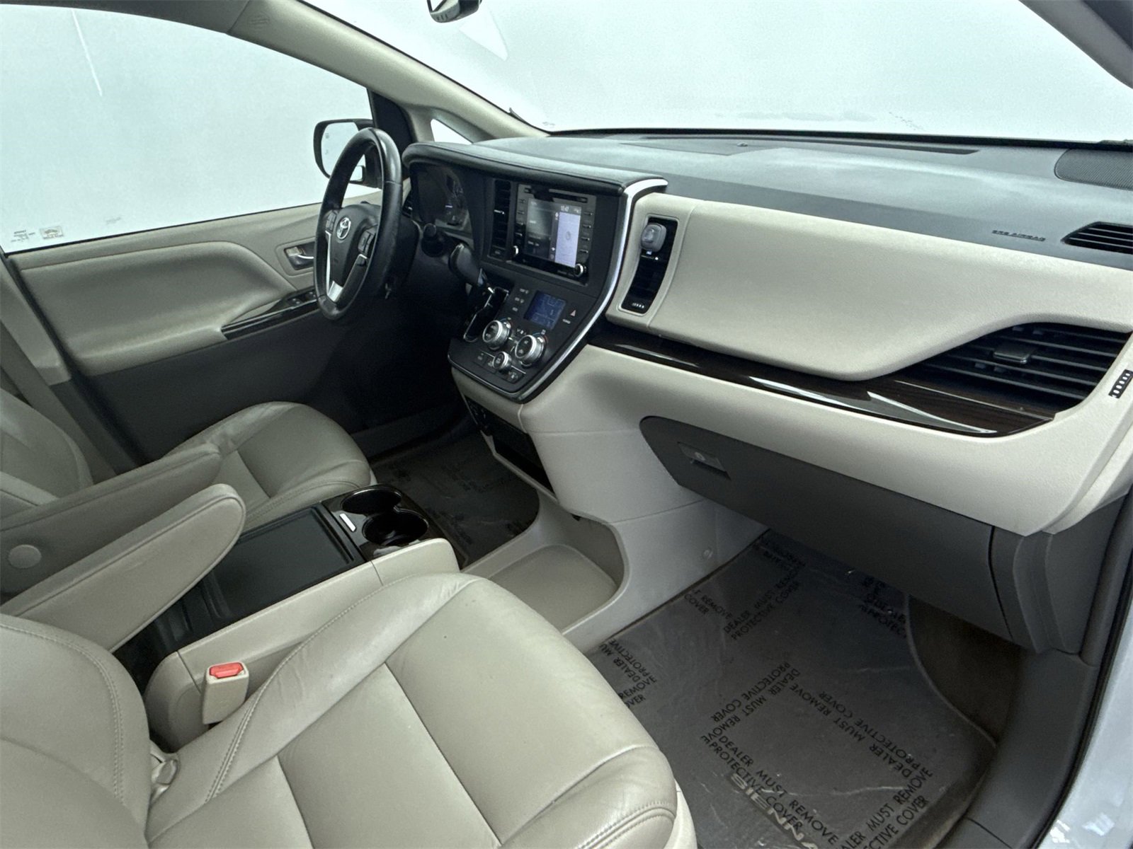 Used 2018 Toyota Sienna XLE w/ XLE Navigation Package image 15