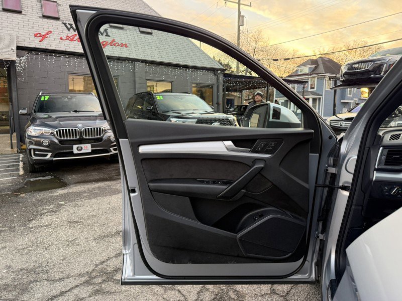 Used 2018 Audi SQ5 Premium Plus w/ Navigation Package image 11