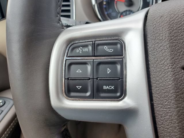 Used 2015 Chrysler Town & Country Limited Platinum FWD image 25