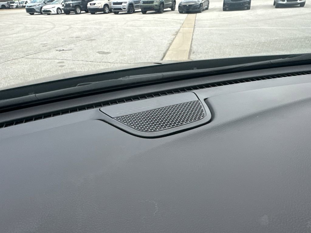 Used 2024 Chrysler Pacifica Touring-L image 12