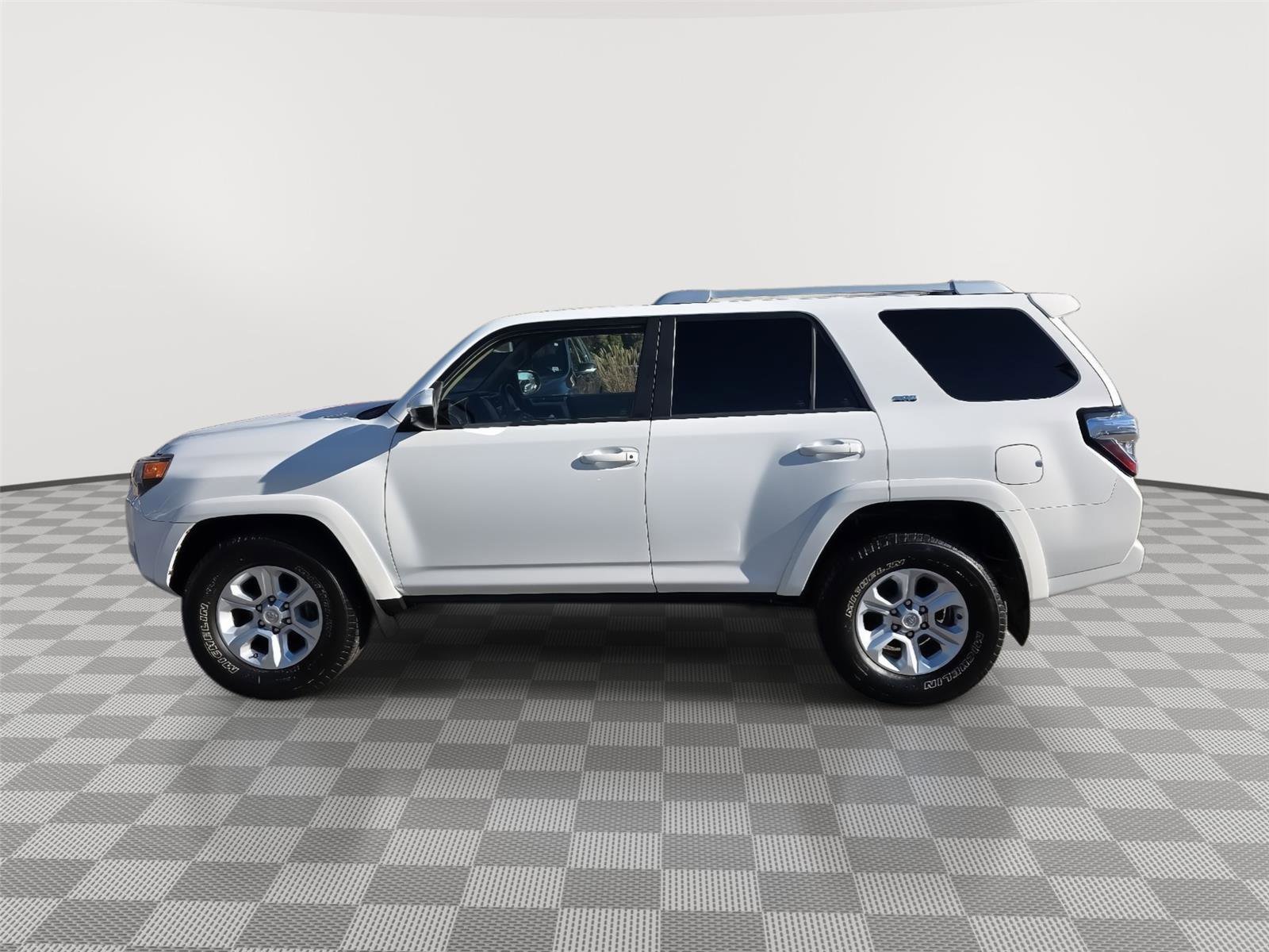 Used 2016 Toyota 4Runner SR5 image 9