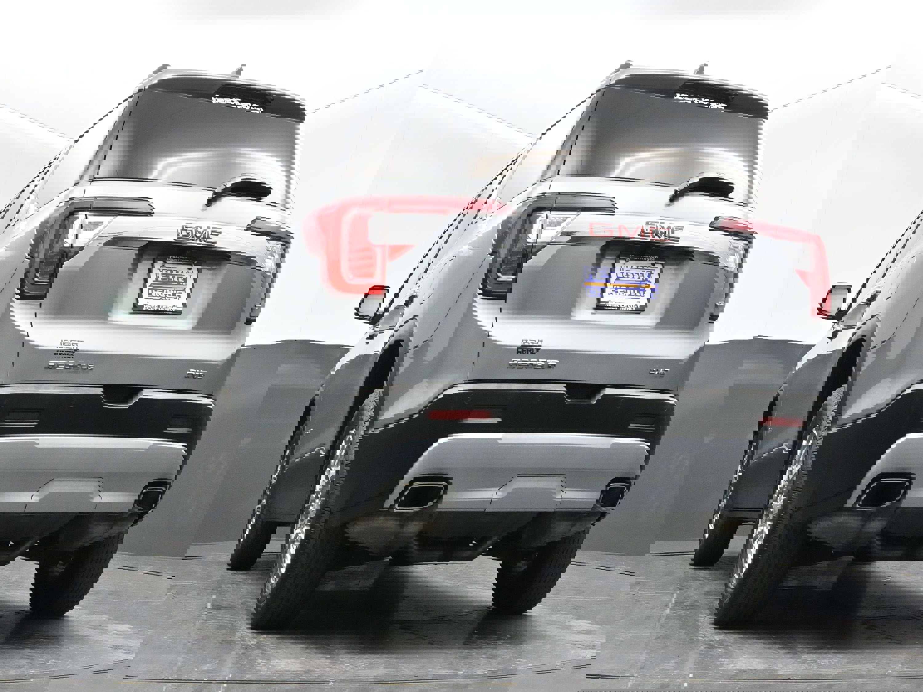 Used 2023 GMC Acadia SLT w/ Technology Package image 46