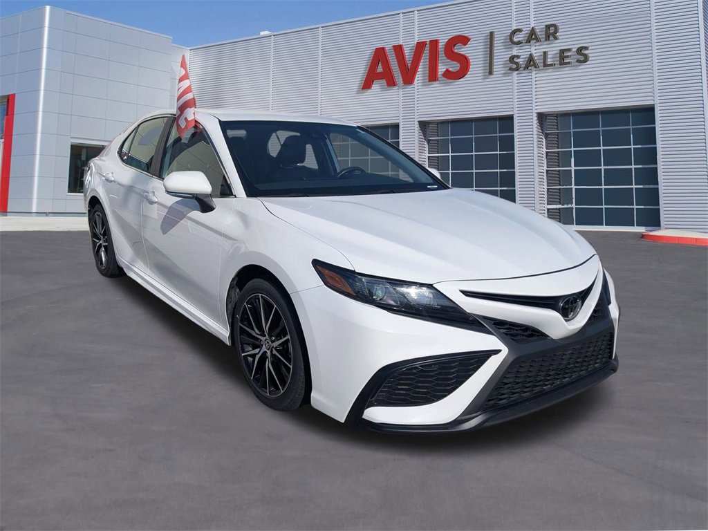 Used 2024 Toyota Camry SE image 3