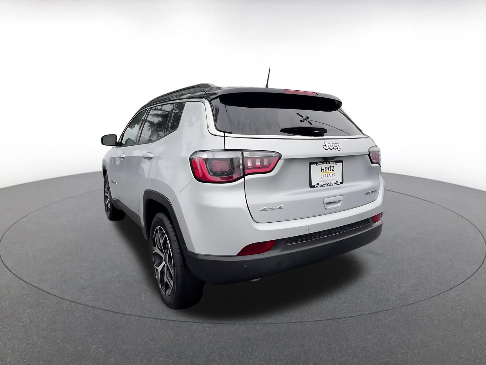 Used 2025 Jeep Compass Limited image 11