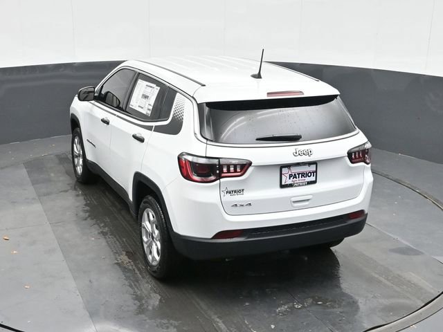 Used 2025 Jeep Compass Sport w/ Mopar Graphics Package image 27