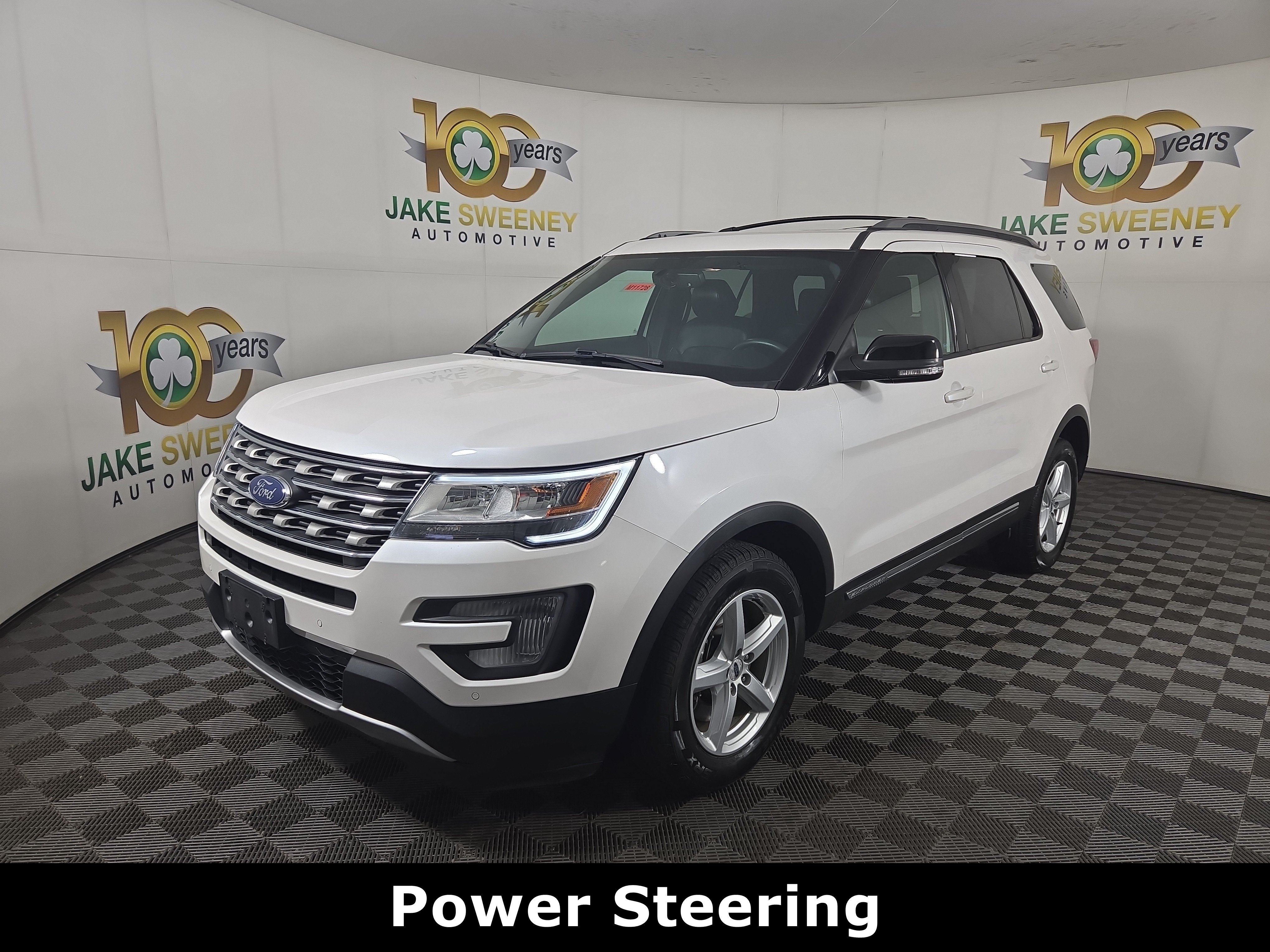 Used 2017 Ford Explorer XLT w/ Equipment Group 202A AWD/4WD image 4