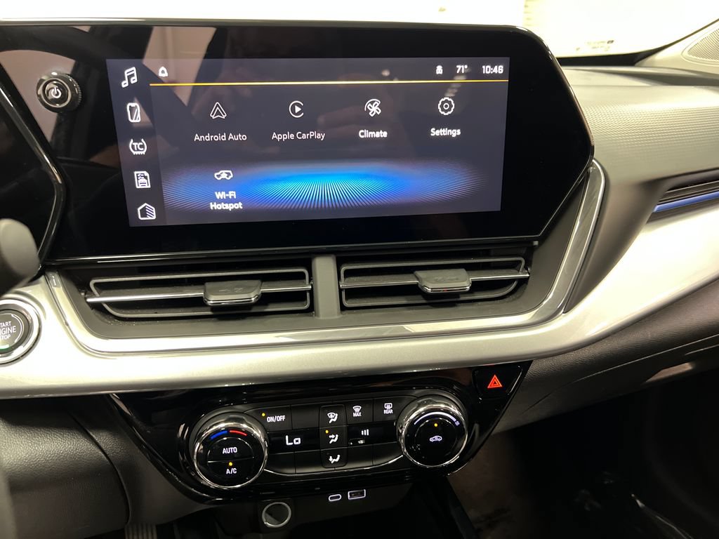 Used 2024 Chevrolet Trax LT FWD image 17