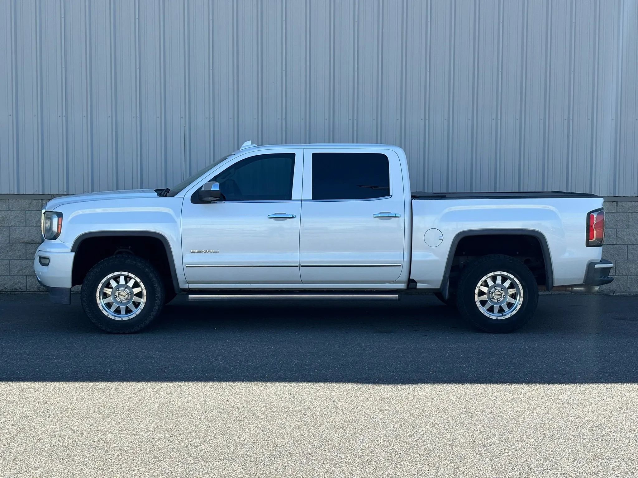 Used 2016 GMC Sierra 1500 Denali w/ Enhanced Driver Alert Package image 6