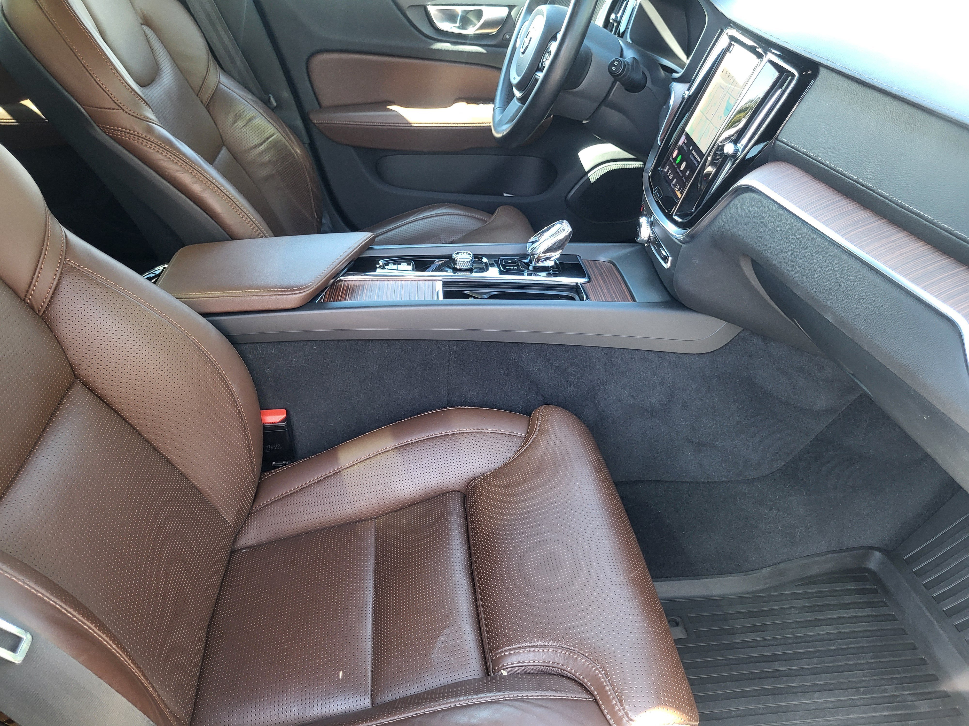 Certified 2024 Volvo V60 B5 Cross Country Ultimate w/ Protection Package Premier AWD/4WD image 11