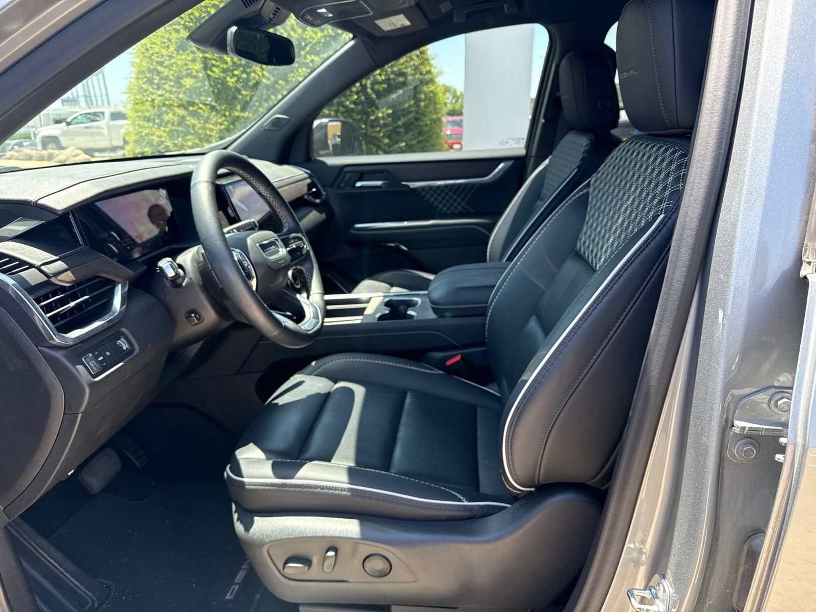 Used 2024 GMC Acadia Denali FWD image 16